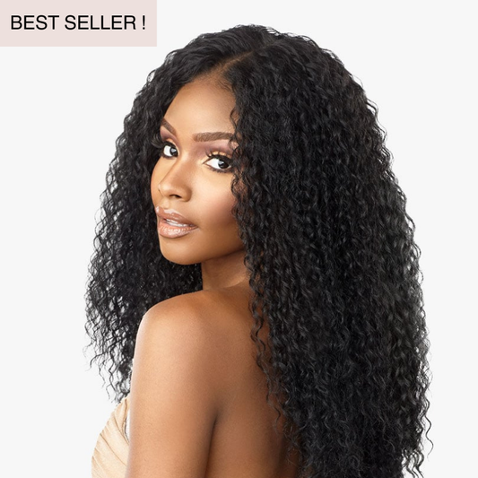 femme noire perruque frisée cheveux longs